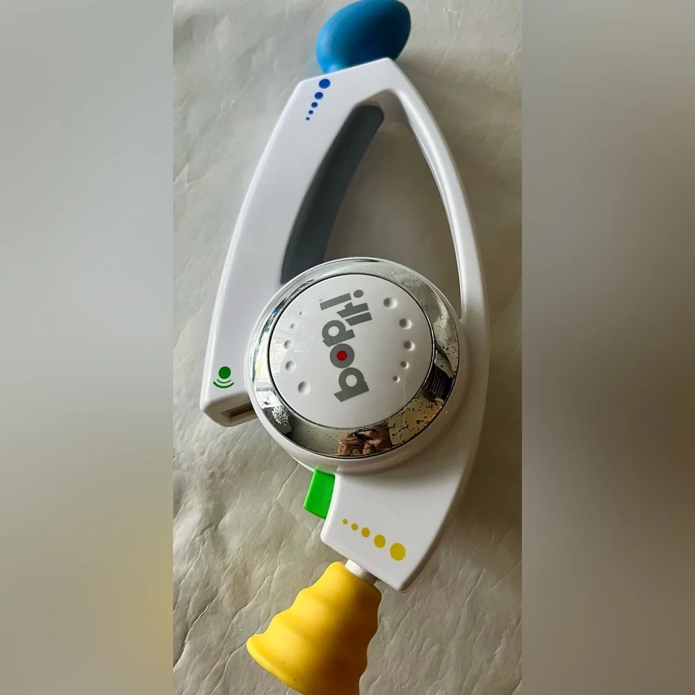 Hasbro Bop It 2008 Electronic Handheld Game White Blue Green Yellow Gaming